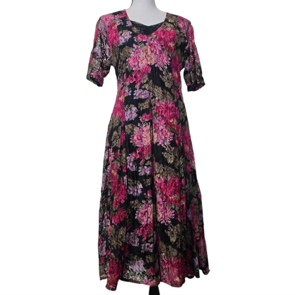 Vintage Nostalgia floral lace dress - Picture 10 of 12